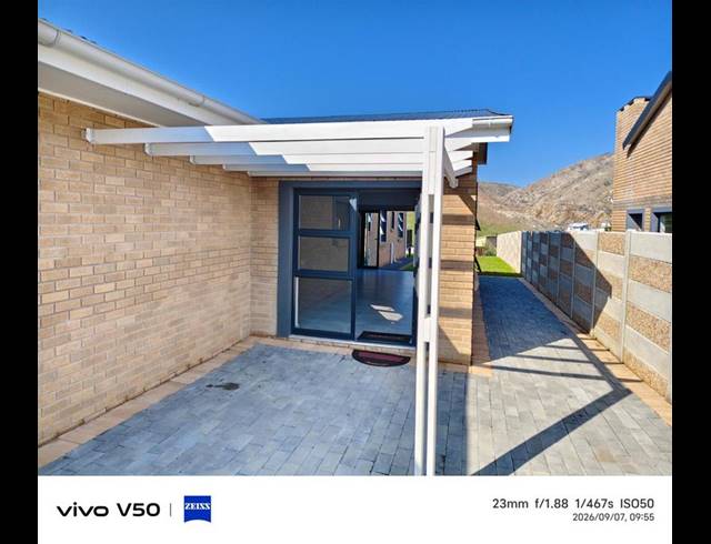 3 BEDROOM TOWNHOUSE FOR SALE IN ISLAND VIEW